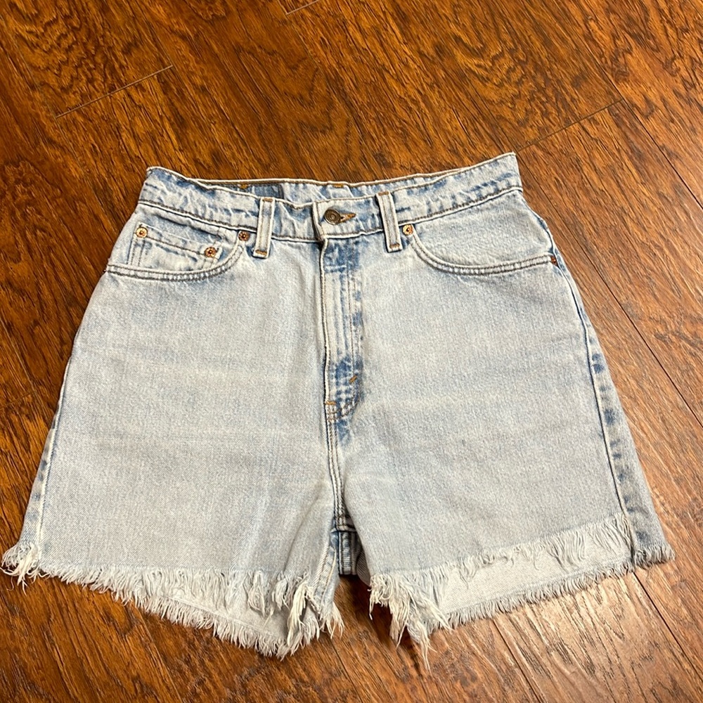 The most perfect Levi jean shorts ever!